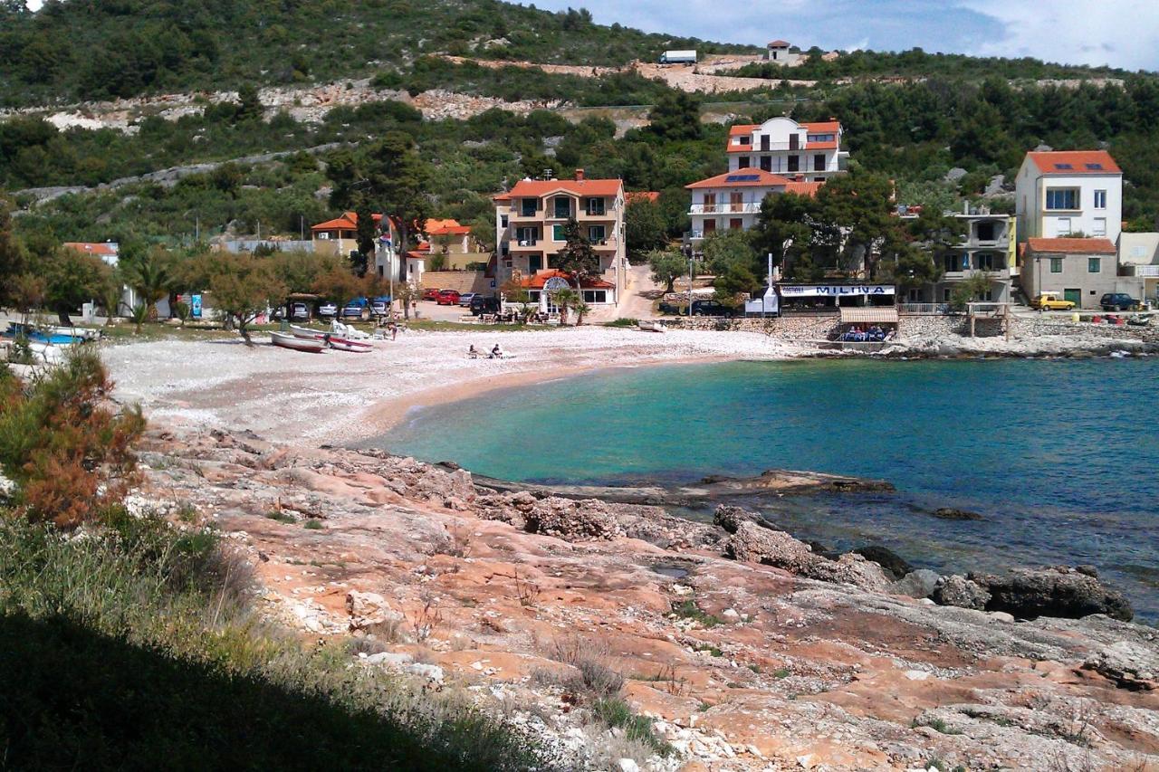 Apartments By The Sea Milna, Hvar - 12244 Bagian luar foto