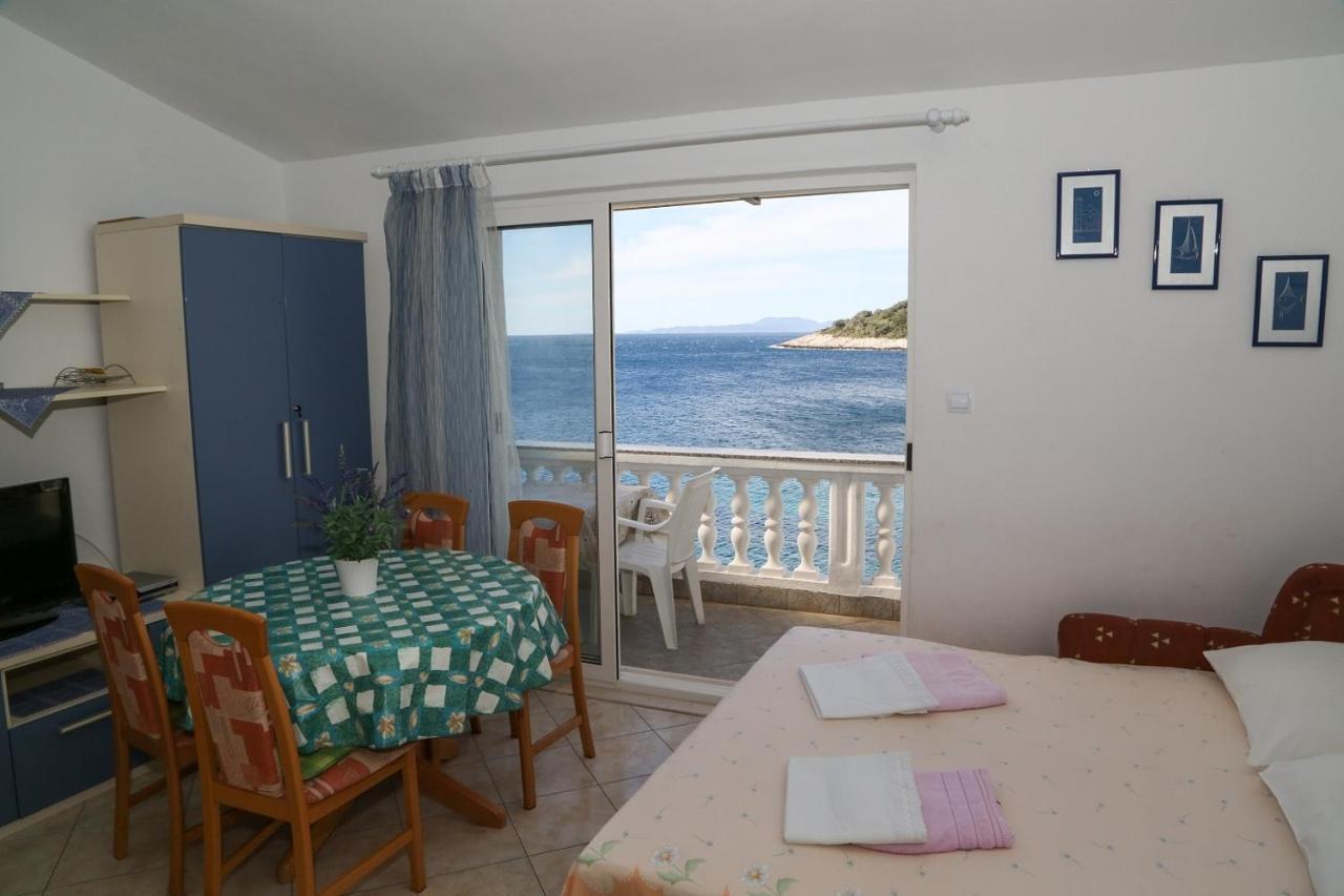 Apartments By The Sea Milna, Hvar - 12244 Bagian luar foto